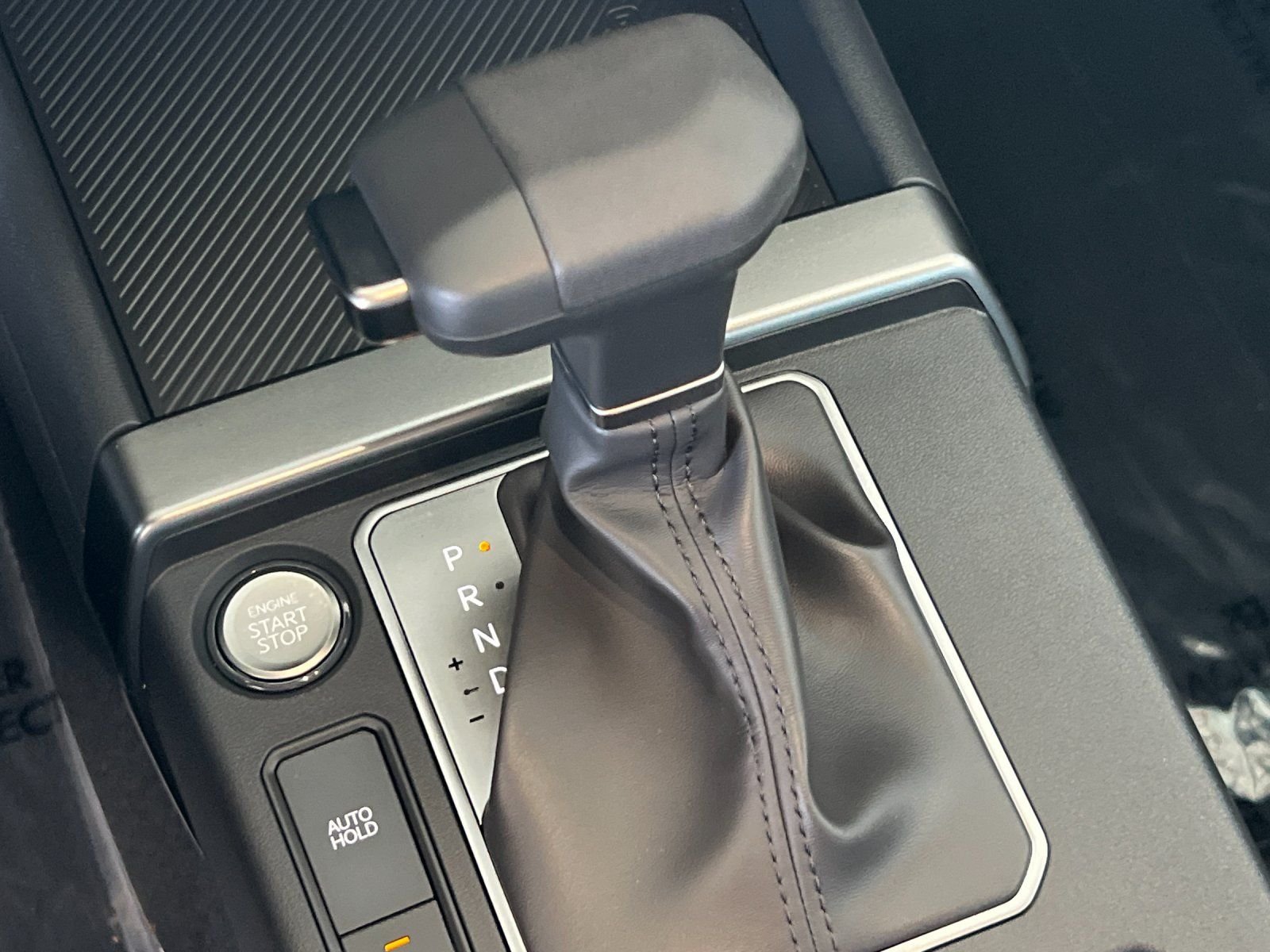 New 2027 Snow White Pearl Kia LX image 22