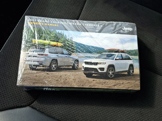 Used 2023 Bright White Clea Jeep Altitude image 25