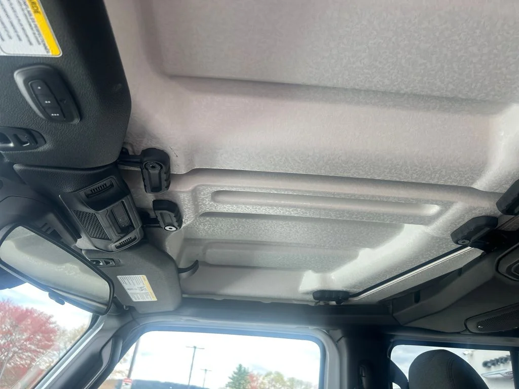 New 2026 Bright White Clear-Coat Exterior Paint Jeep Rubicon image 32