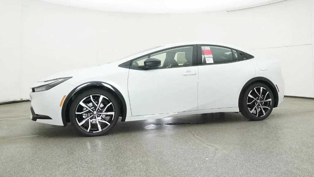 2025 Toyota Prius XSE - Photo 11