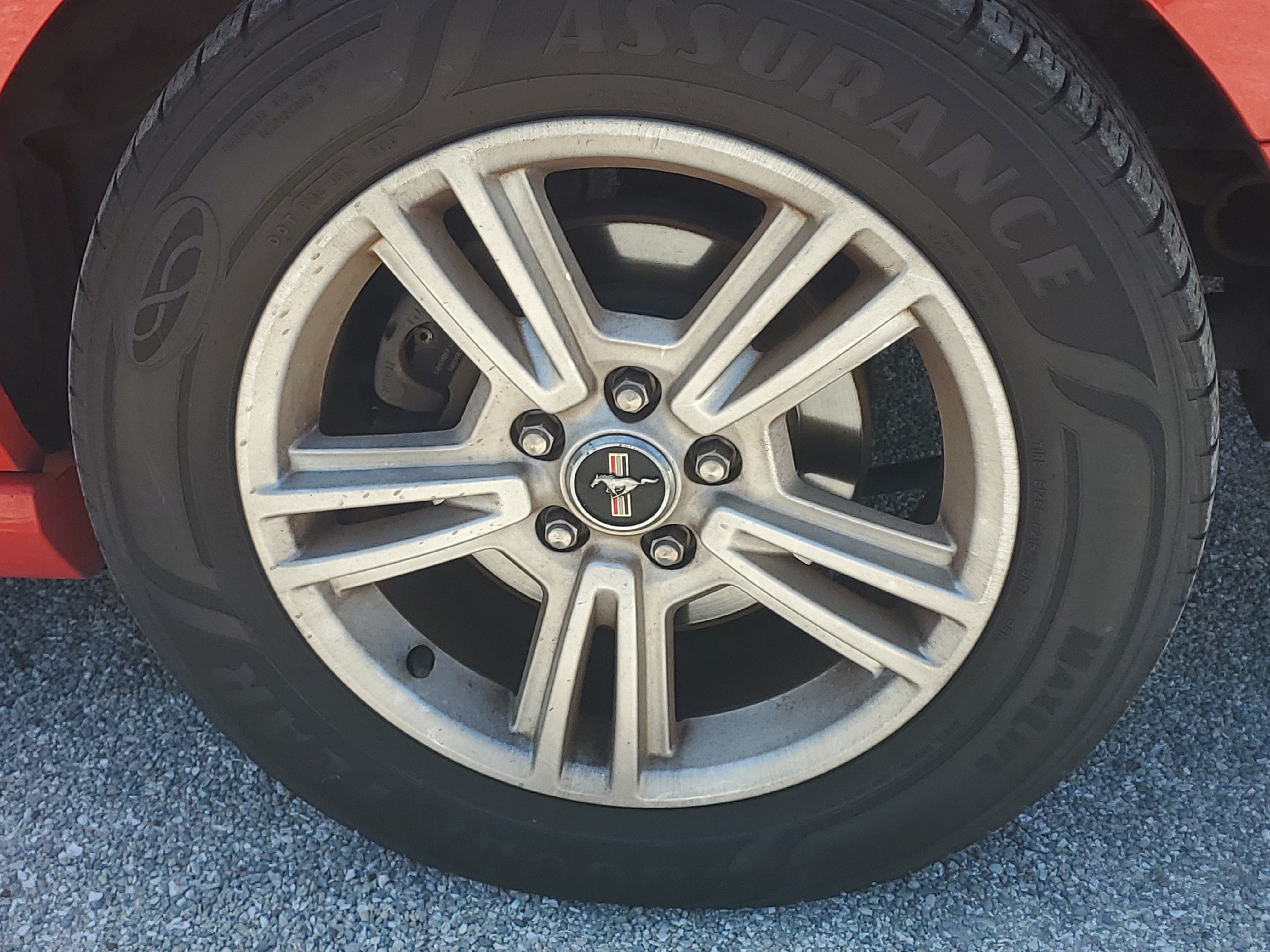 Used 2013 Red Ford V6 image 6