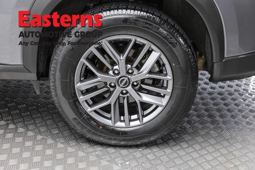 Used 2024 Gray Nissan S image 8