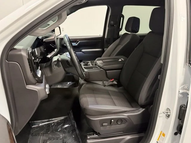 Used 2024 White GMC Elevation image 13