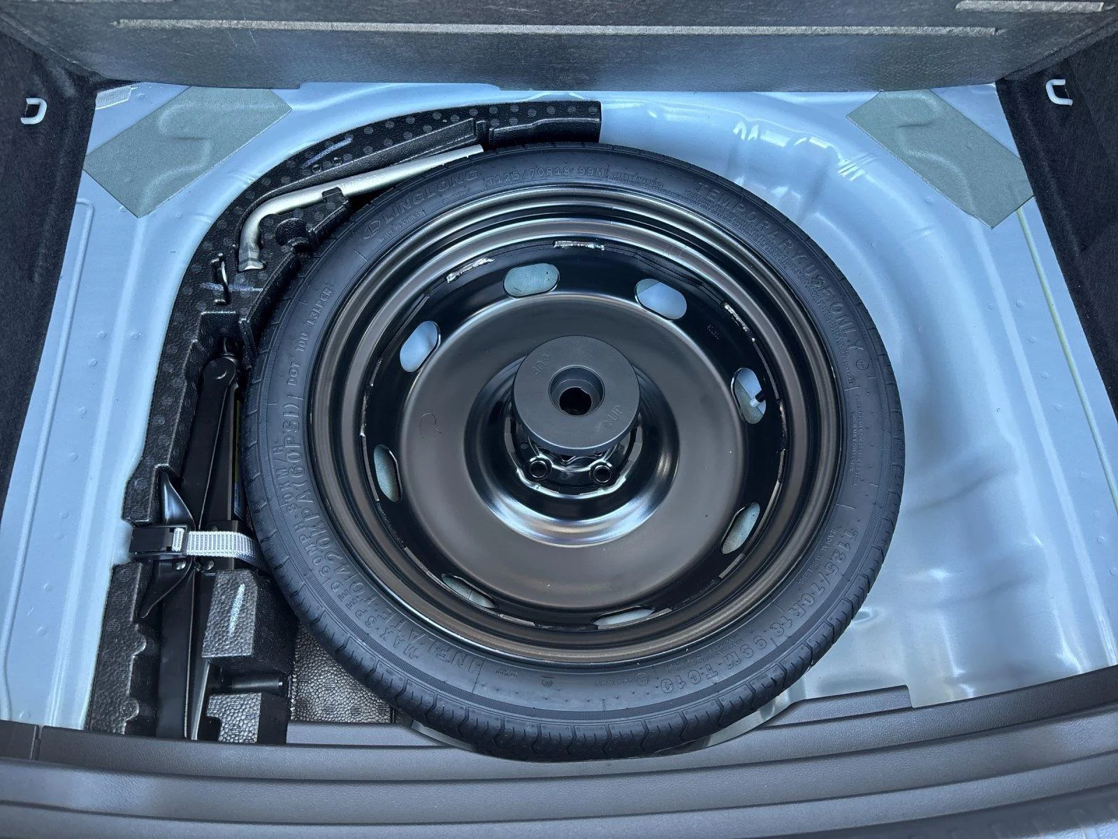 New 2027 Monument Gray Volkswagen SE image 35