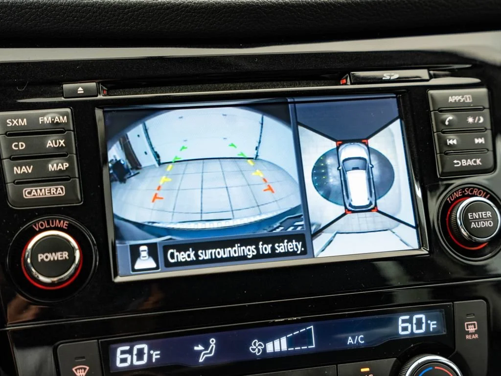 Used 2015 Arctic Blue Metallic Nissan SL image 34