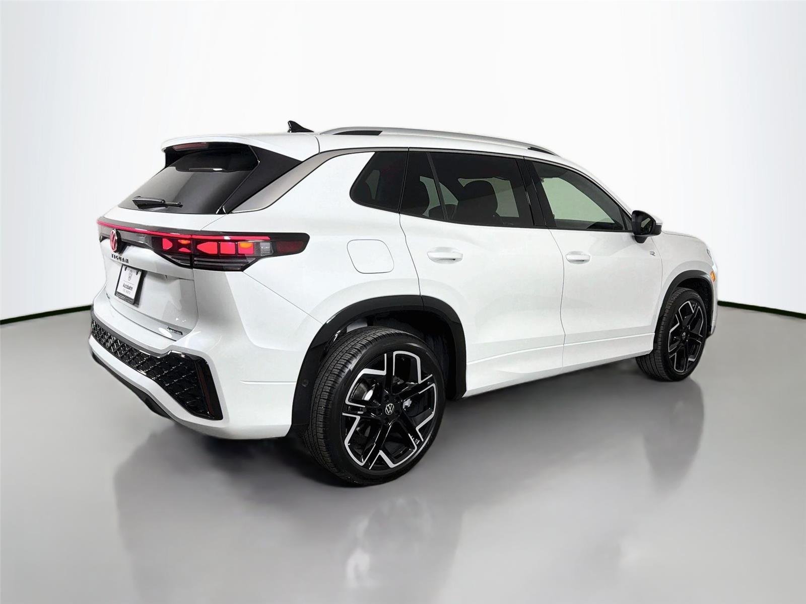 New 2026 Opal White Pearl Volkswagen SEL R-Line Turbo image 5