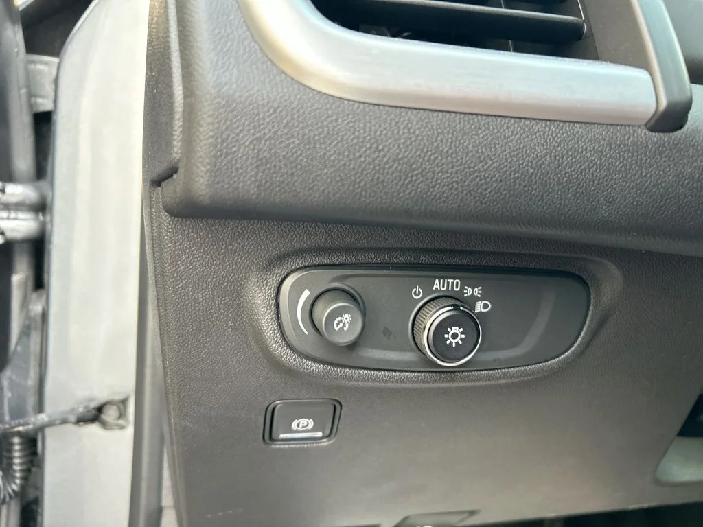 Used 2020 Gray GMC SLE image 21