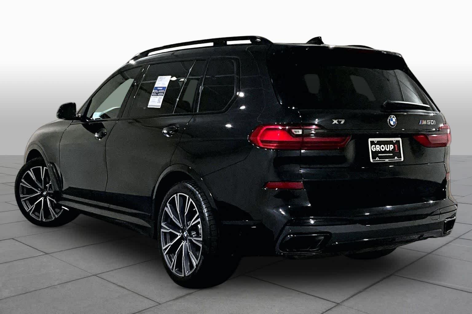 Used 2022 Black Sapphire Metallic BMW M50i image 11