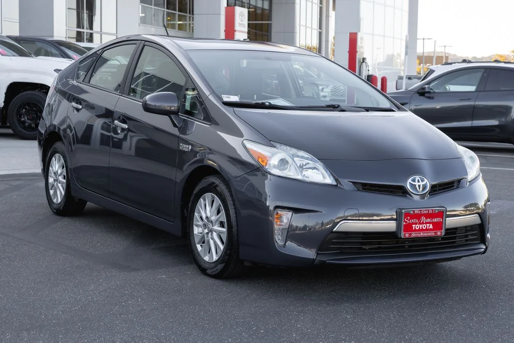 Used 2012 Winter Gray Metallic Toyota Base image 3