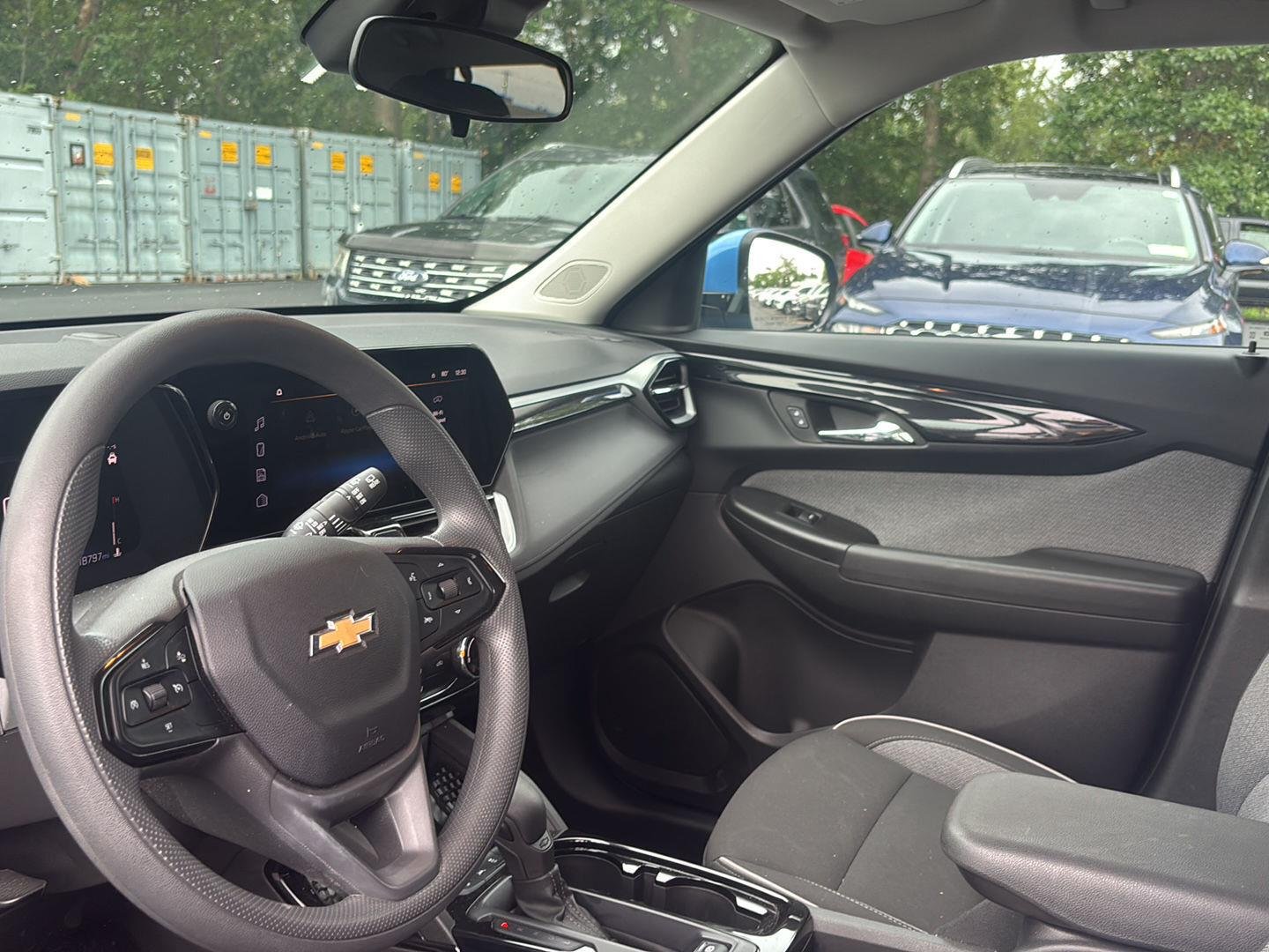Used 2024 Fountain Blue Chevrolet LT image 4