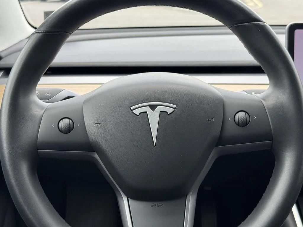 Used 2019 Deep Blue Metallic Tesla Standard Range Plus image 18