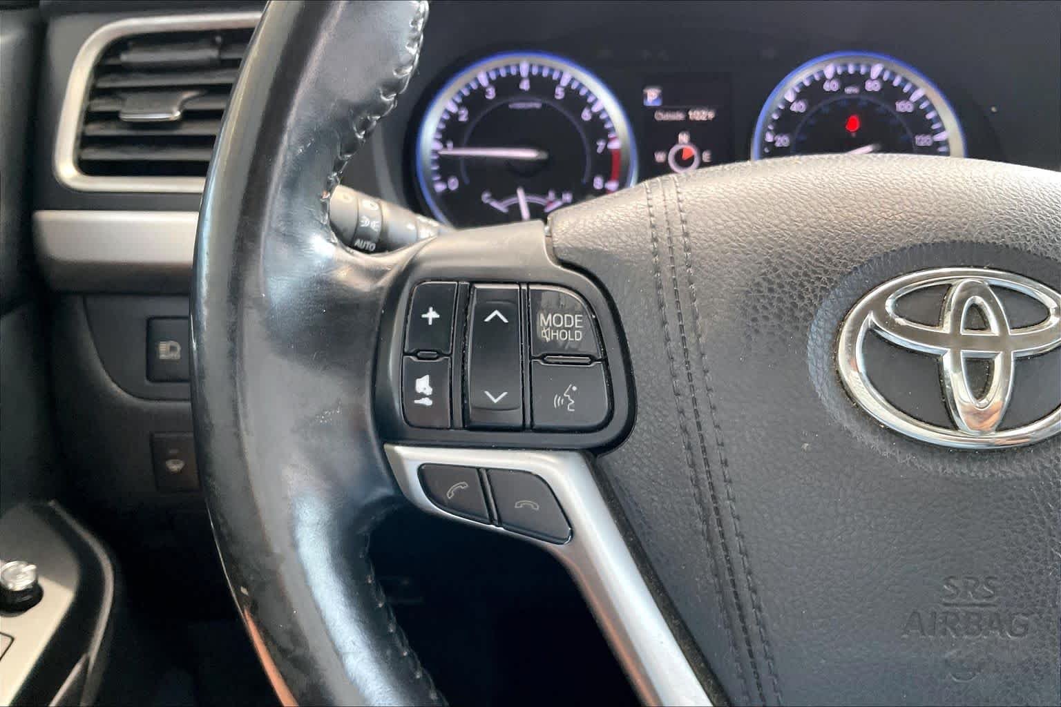 Used 2017 Celestial Silver Metallic Toyota SE image 23