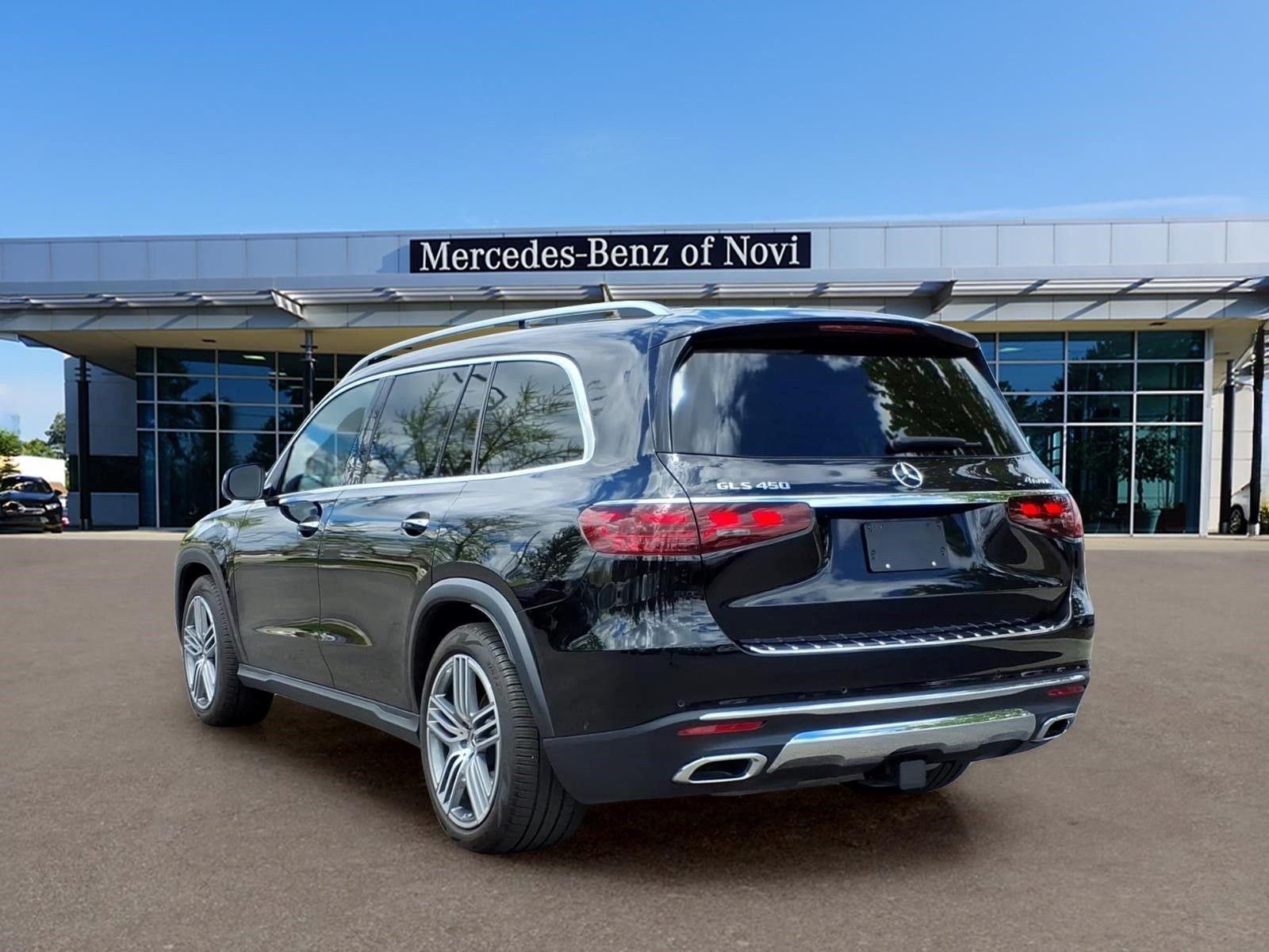 Certified Used 2025  Mercedes-Benz GLS 450 image 3