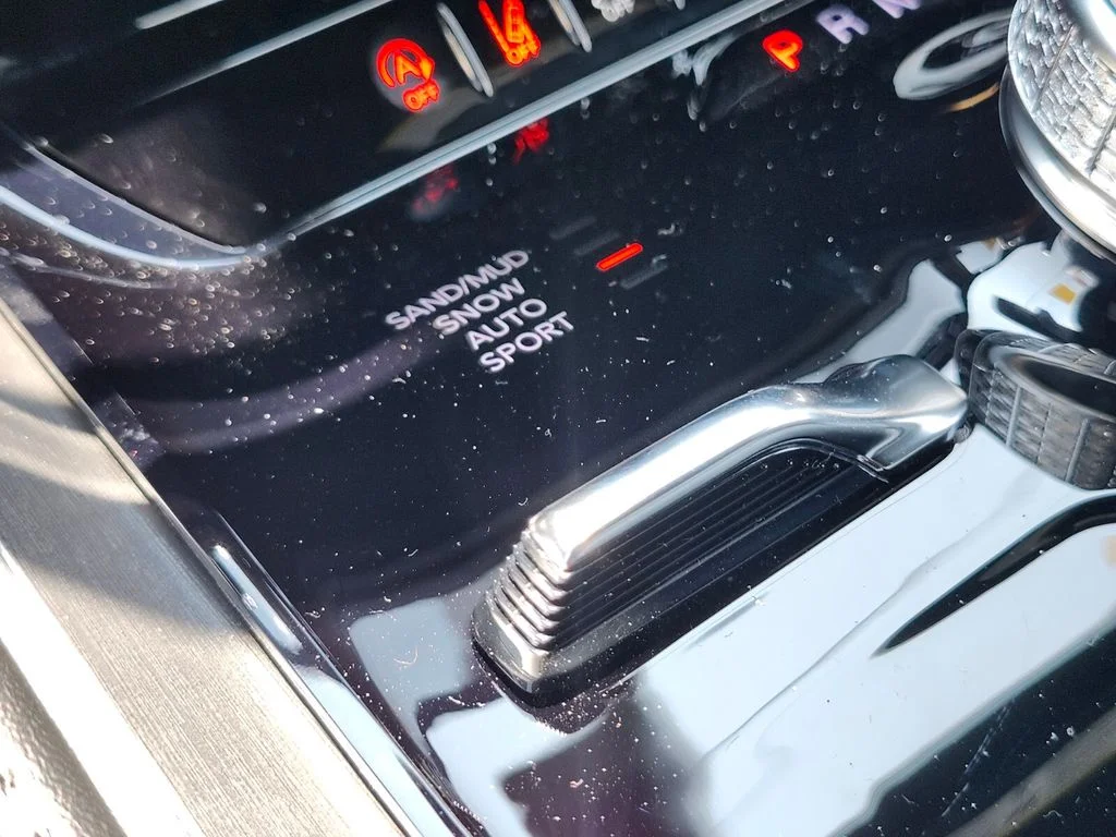 New 2026 Silver-Zynith Exterior Paint Jeep Limited Reserve image 29