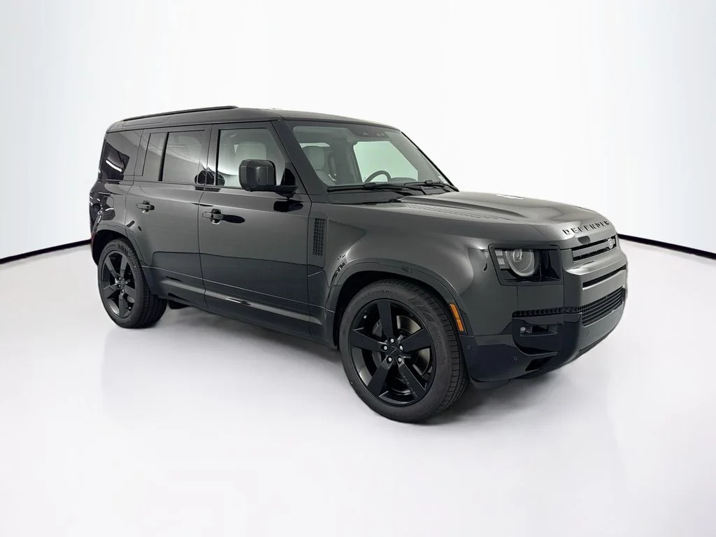 New 2026 Santorini Black Land Rover X-Dynamic SE image 3