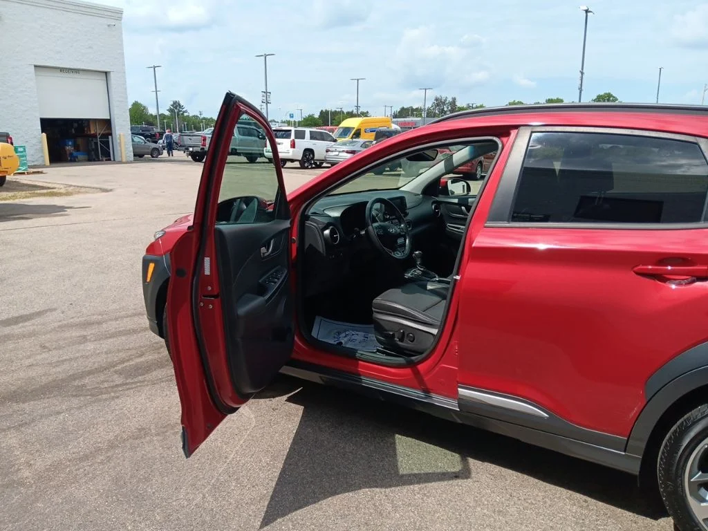 Used 2018 Pulse Red Hyundai Limited image 20