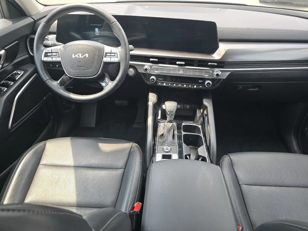 Used 2024 White Kia LX image 21