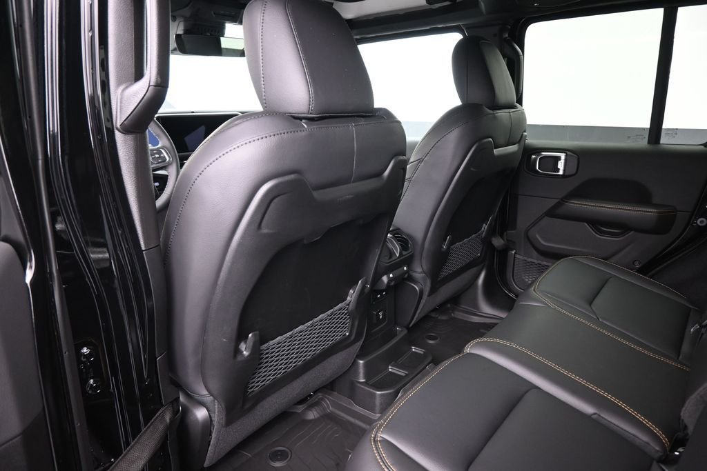 New 2026 Black Clear-Coat Exterior Paint Jeep Sahara image 10