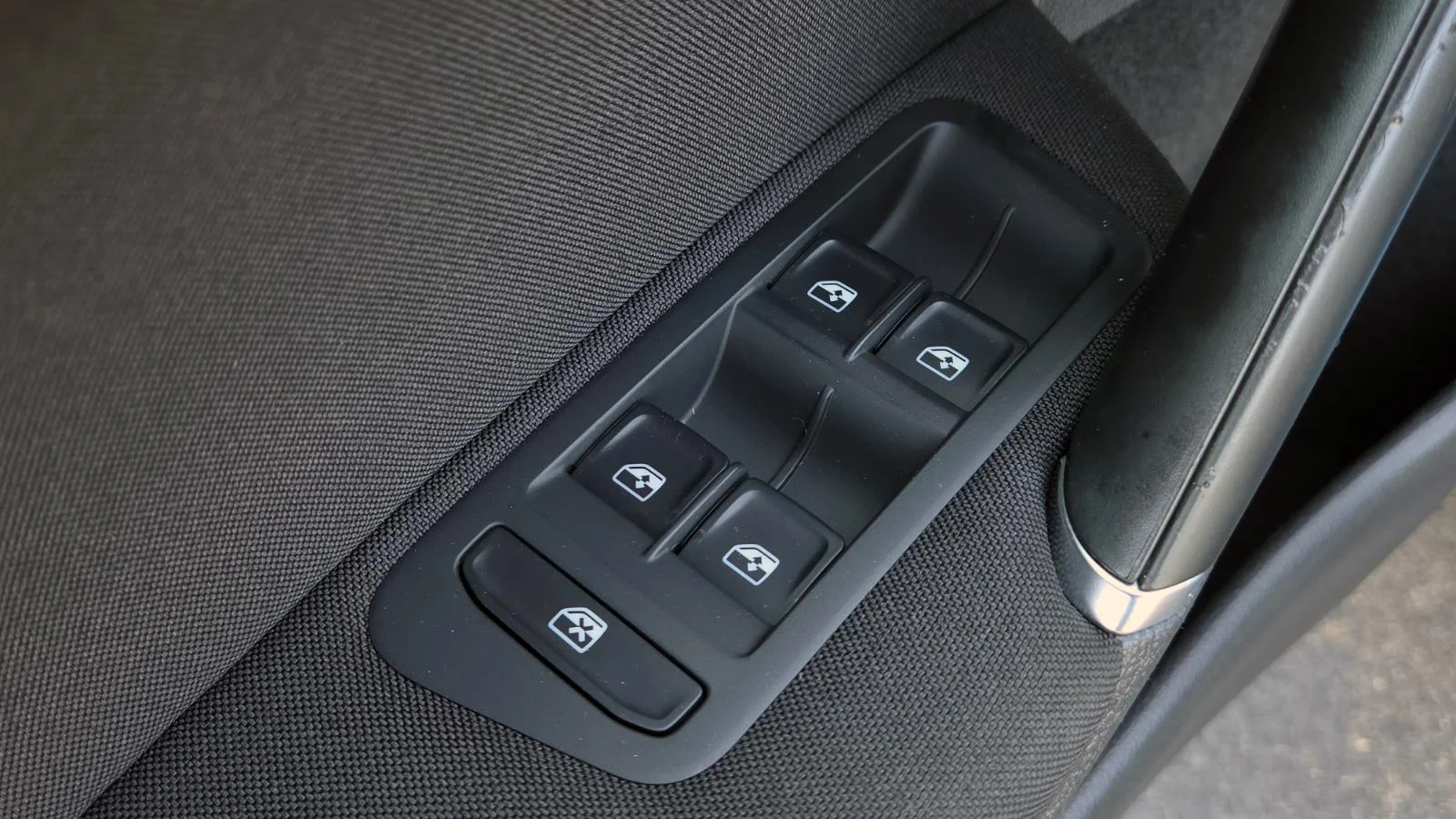Used 2019 Silk Blue Metallic Volkswagen S image 24