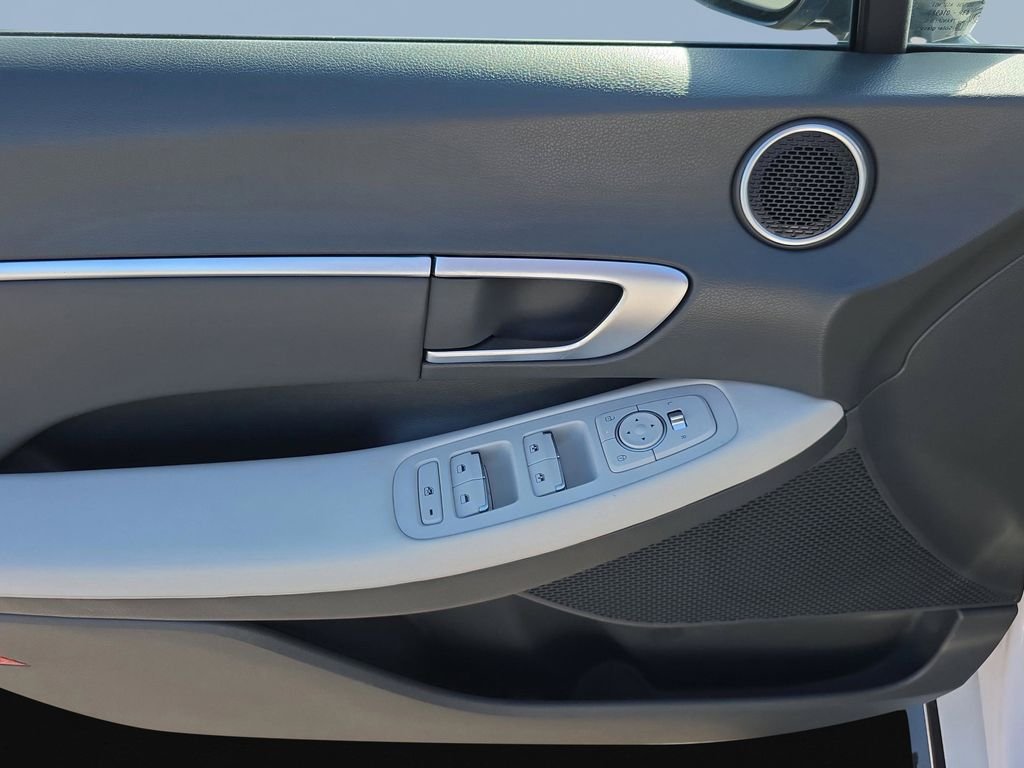 2025 Hyundai Sonata SEL - Photo 17