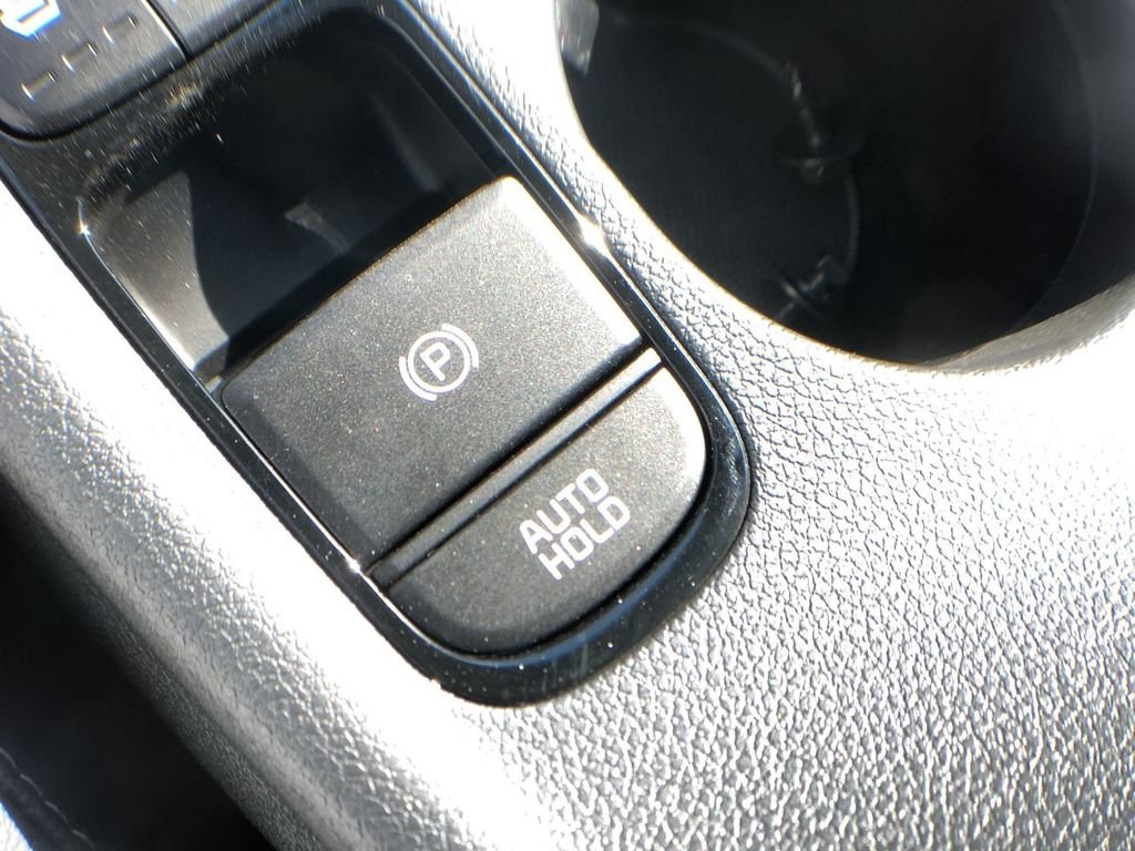 Used 2022 White Kia EX Premium image 36