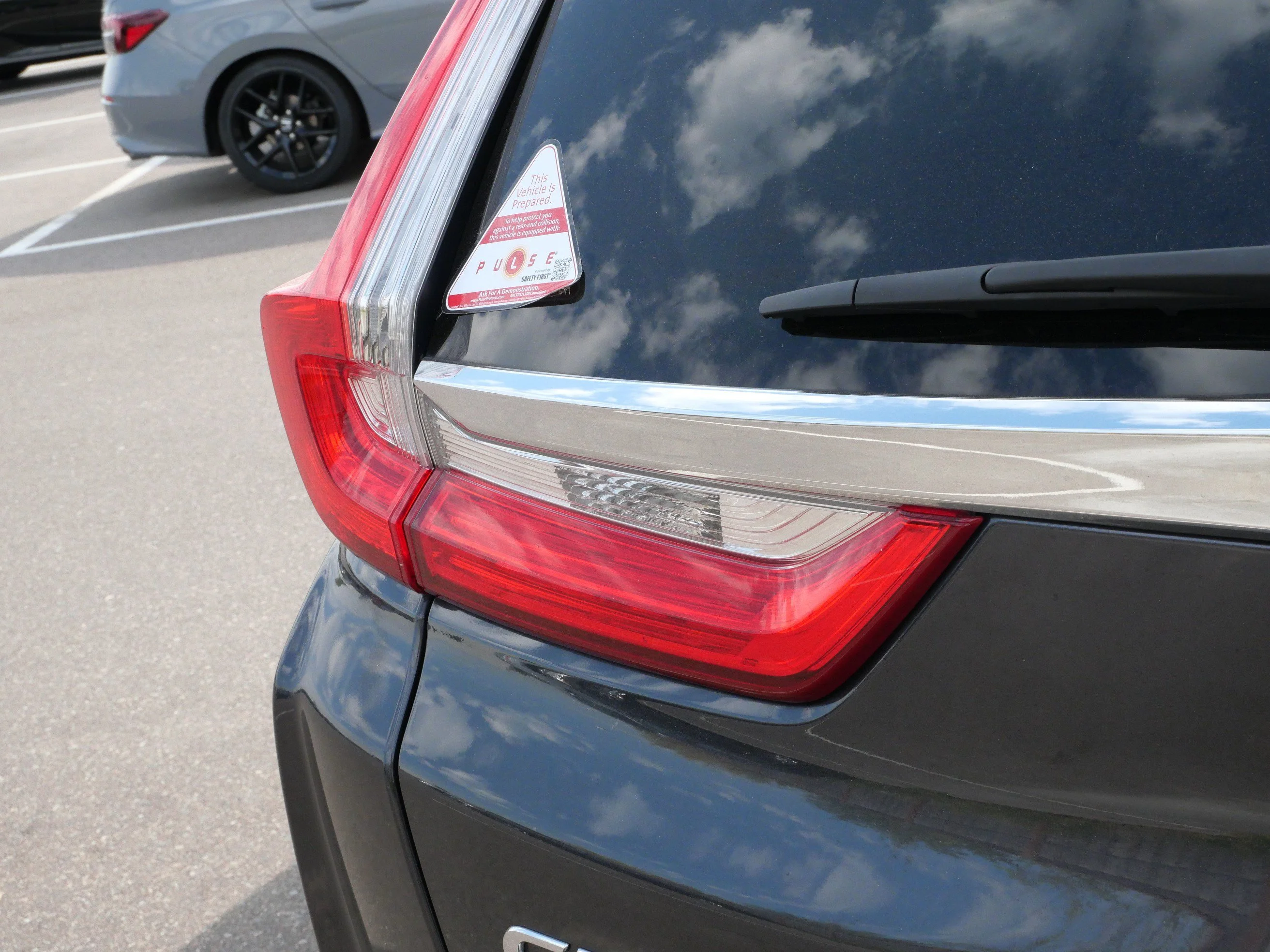 Certified Used 2018 Gunmetal Metallic Honda EX-L image 17