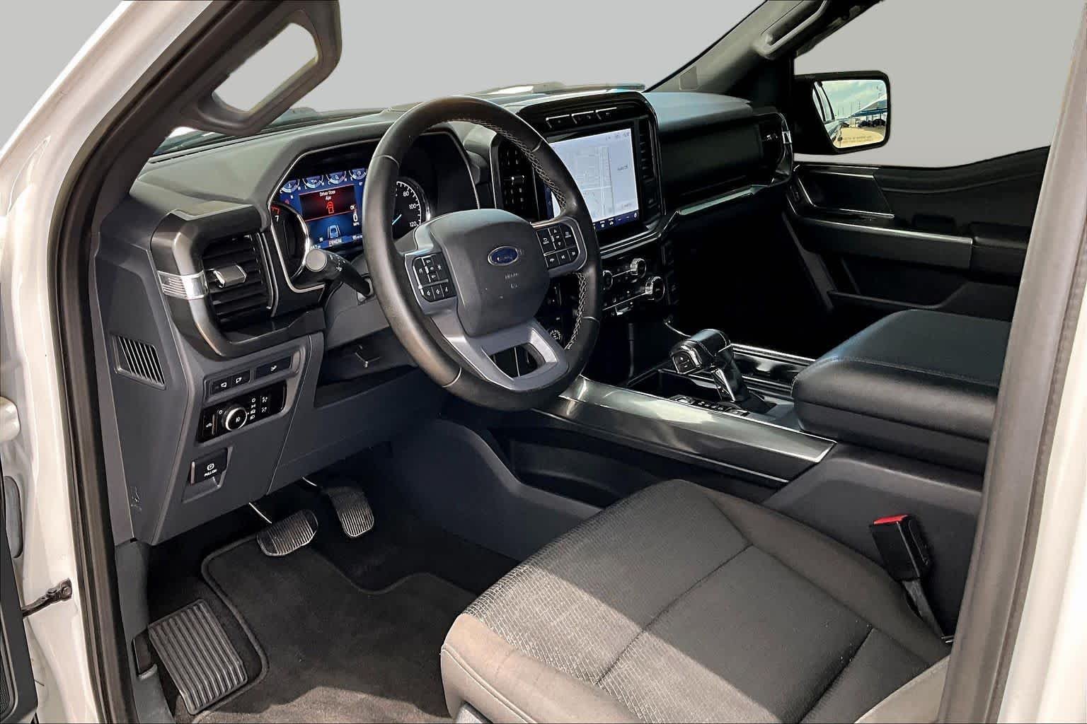 Used 2023 Oxford White Ford XLT image 18