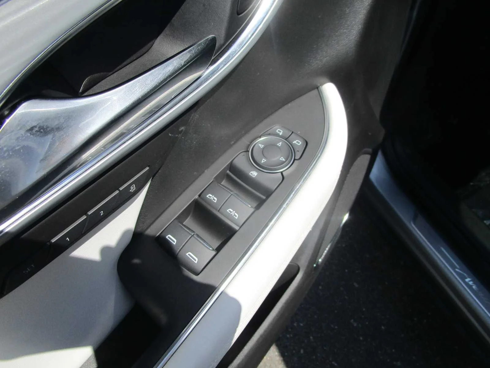 Certified Used 2025 Moonstone Gray Metallic Buick Avenir image 14