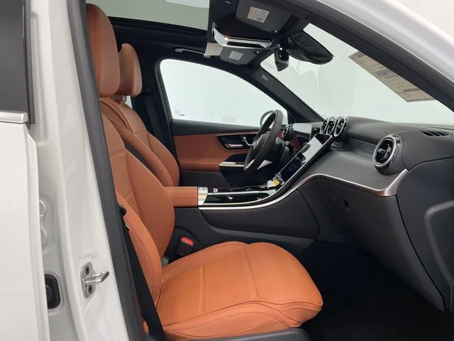 New 2027 White Mercedes-Benz GLC 300 image 17