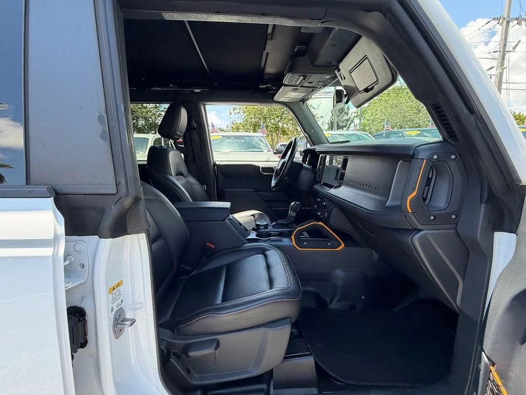 Used 2024 Oxford White Ford Badlands image 16
