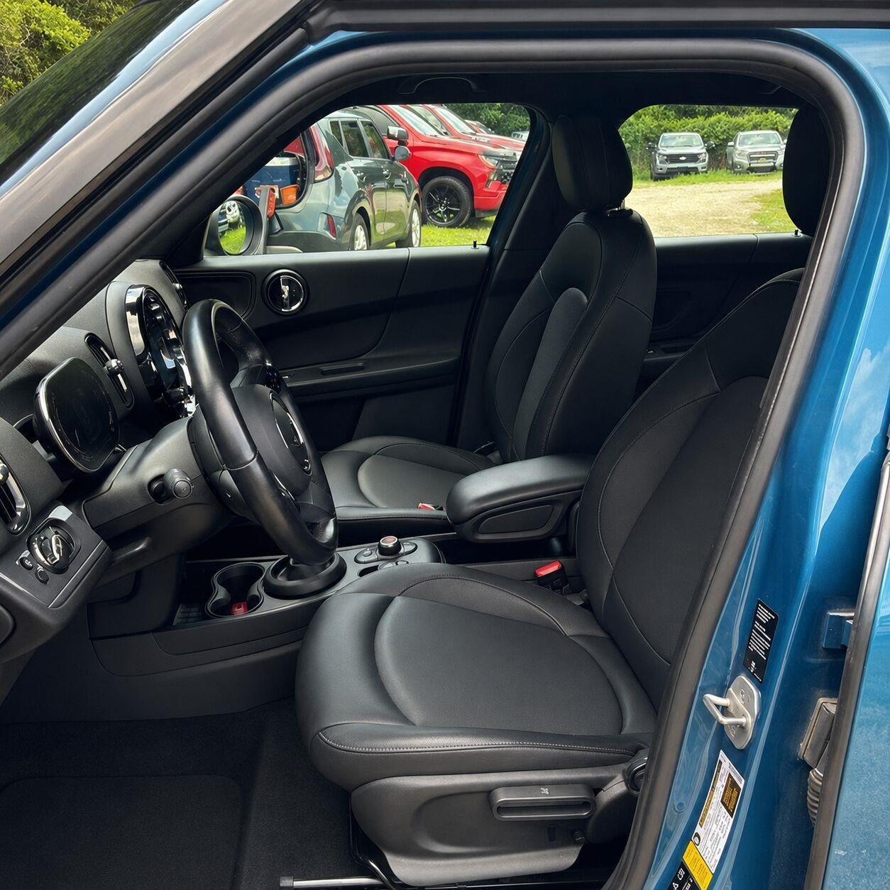 Used 2022 Island Blue Metallic MINI Oxford Edition image 10