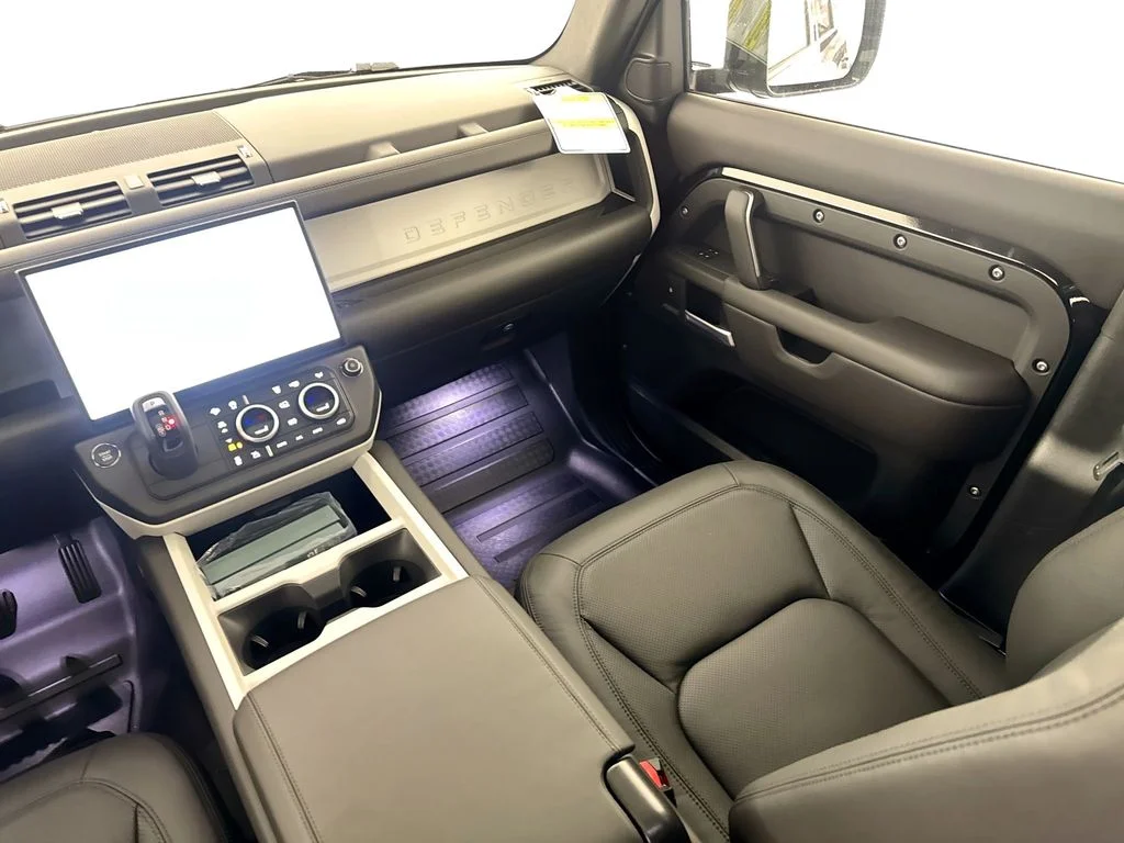 New 2026 Santorini Black Land Rover X-Dynamic SE image 22