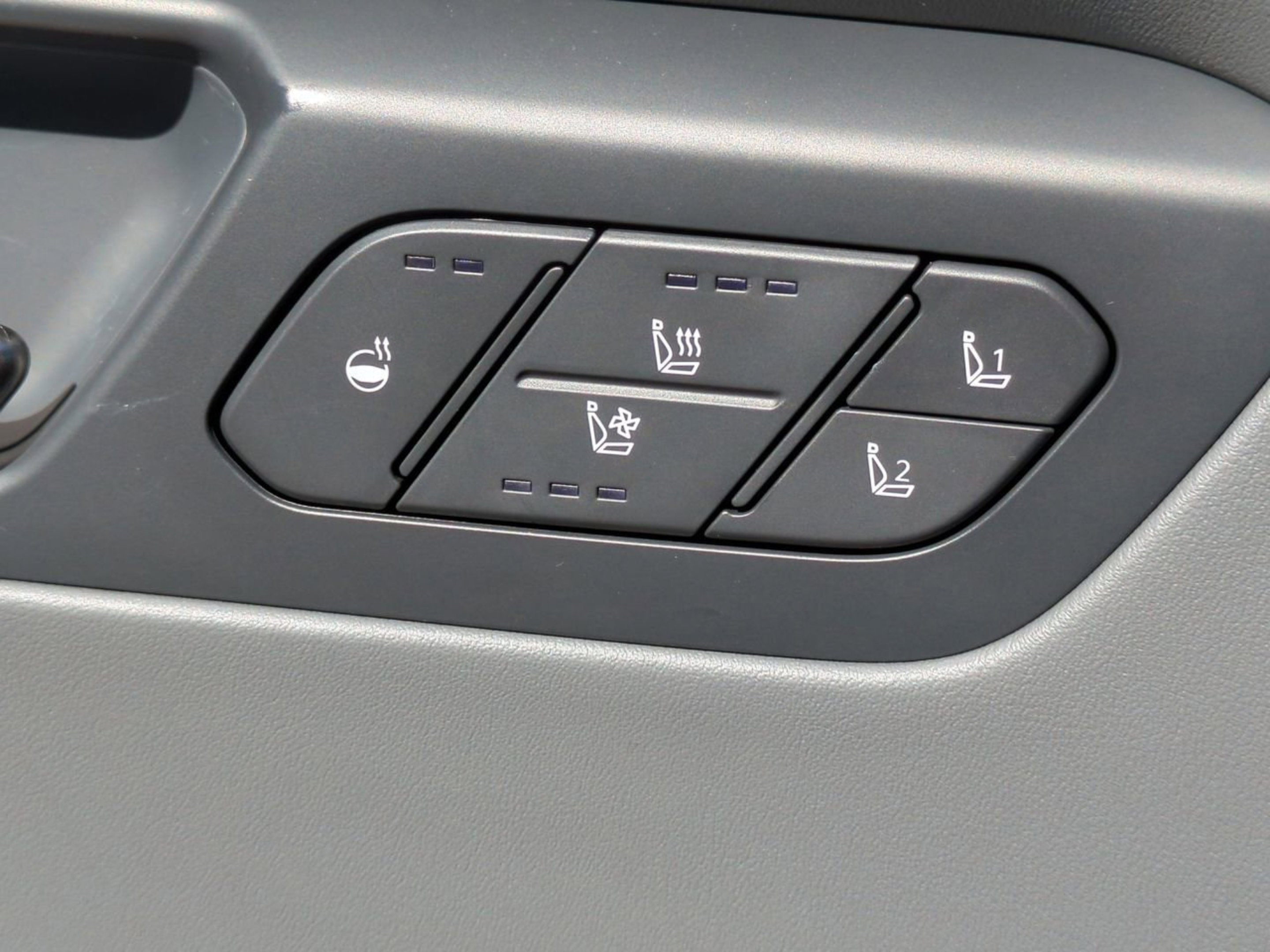 New 2026 Ocean Blue Kia Wind AWD image 28