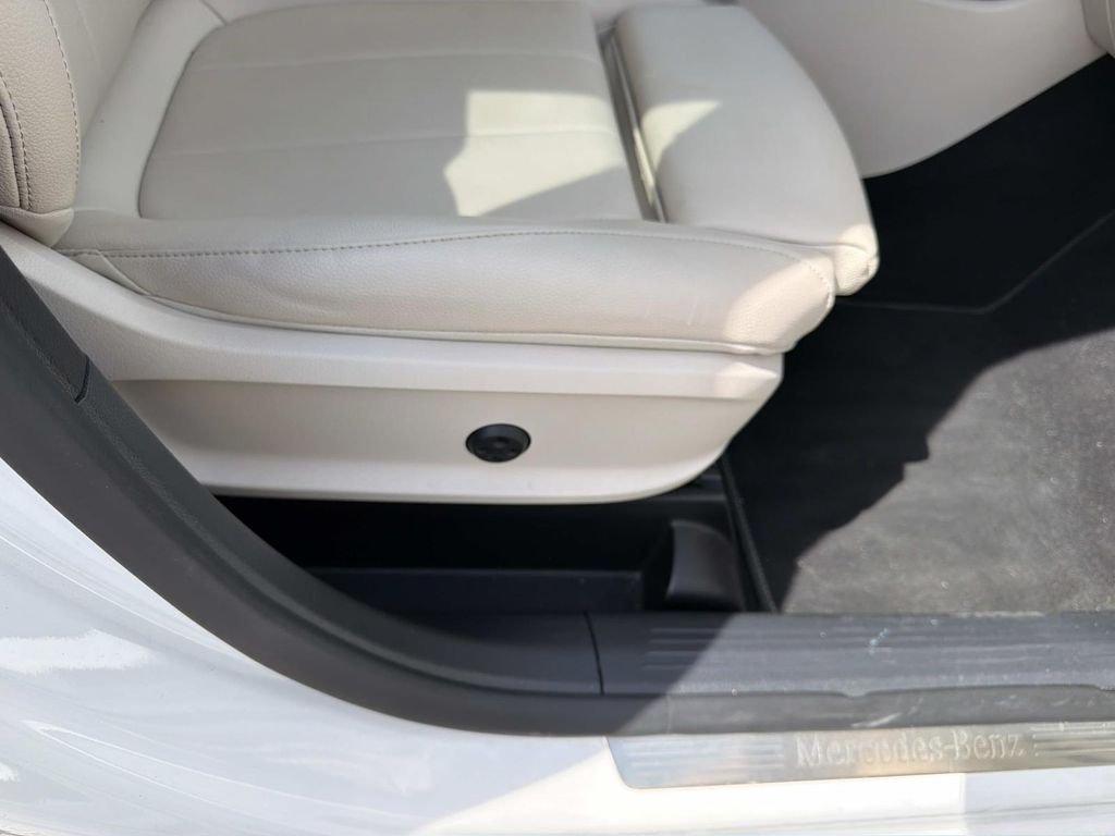 Certified Used 2023 White Mercedes-Benz GLB 250 image 12