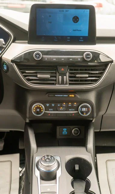 Used 2020 Blue Ford SE image 14