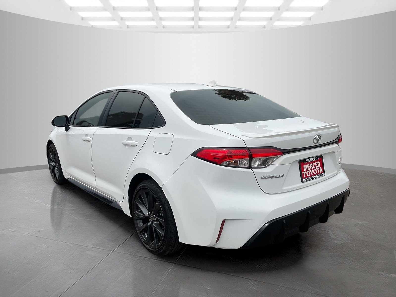 Certified Used 2026 Ice Toyota Hybrid SE image 3