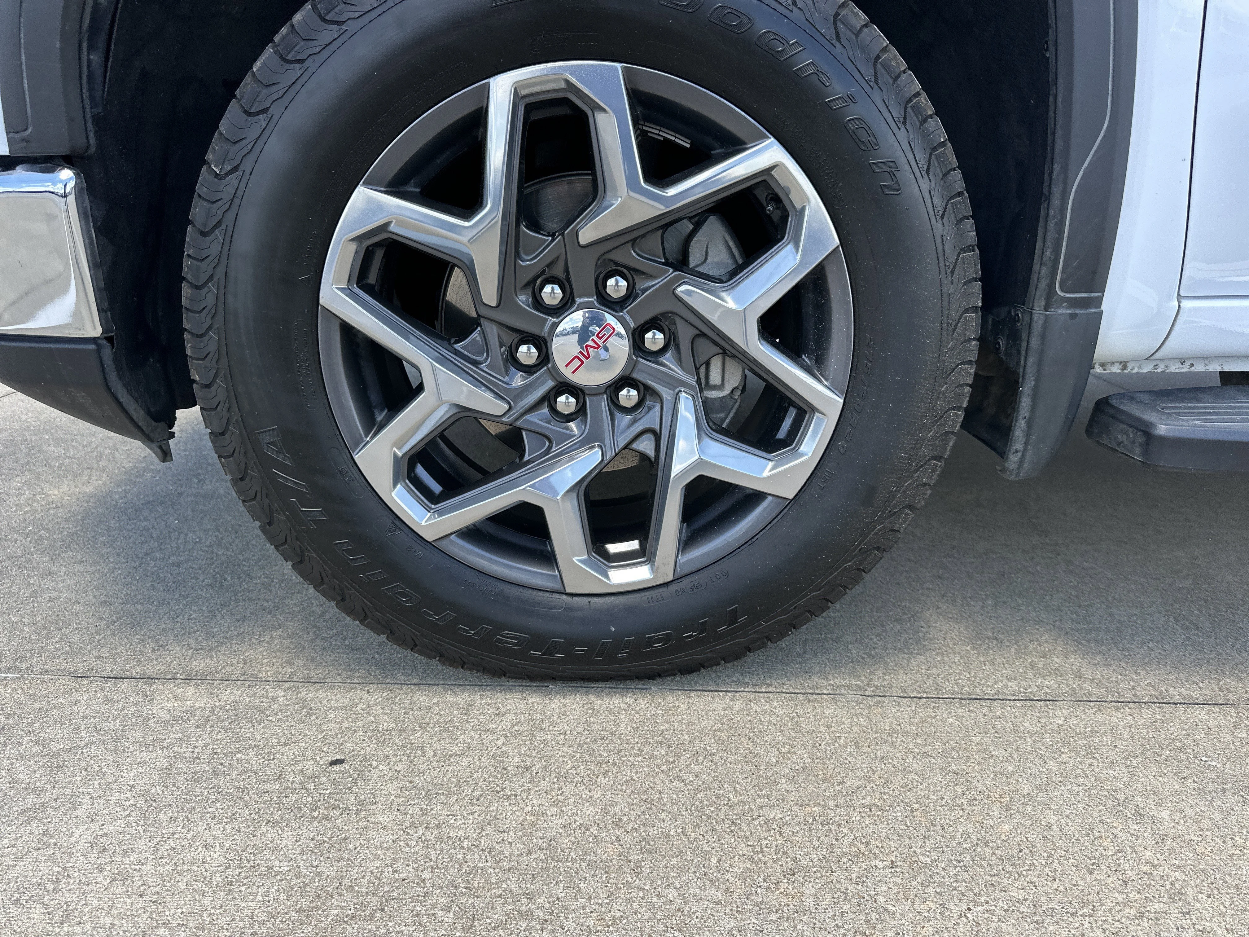 Certified Used 2024 Summit White GMC SLT image 12