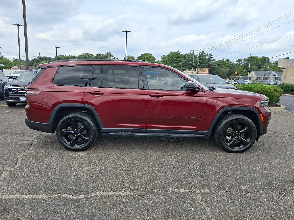 Used 2022 Velvet Red Pear Jeep Limited image 13