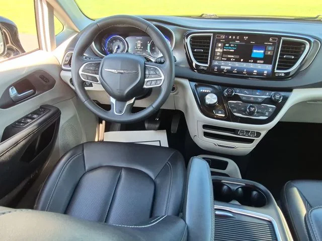 Used 2024 Silver Chrysler Touring L image 30