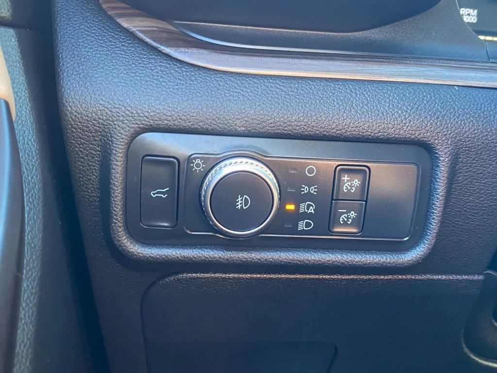 Used 2020 White Ford Limited image 24