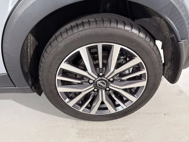 Used 2023 Gray Nissan SV image 6