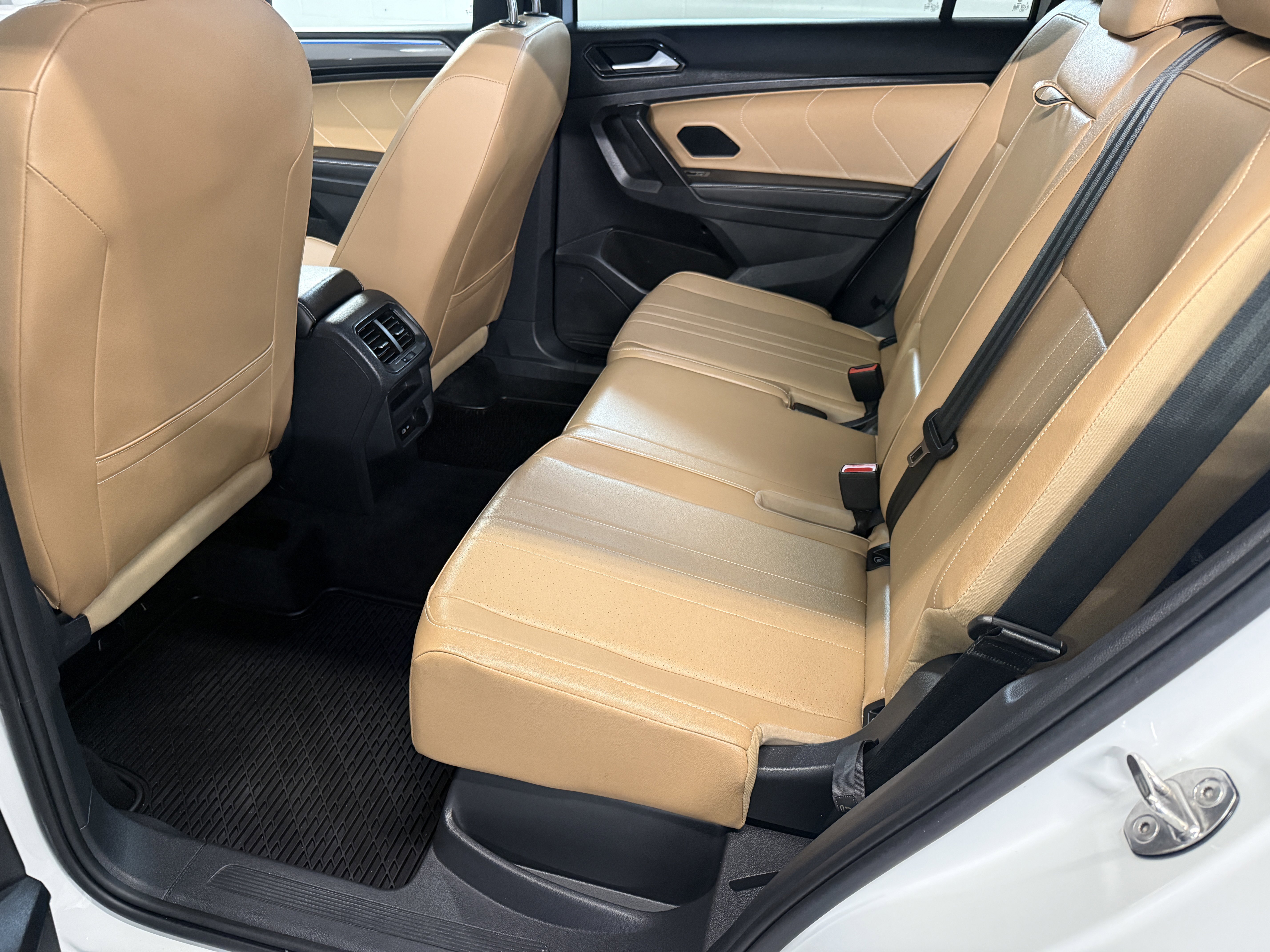 Used 2023 Opal White Pearl Volkswagen SE R-Line Black image 19