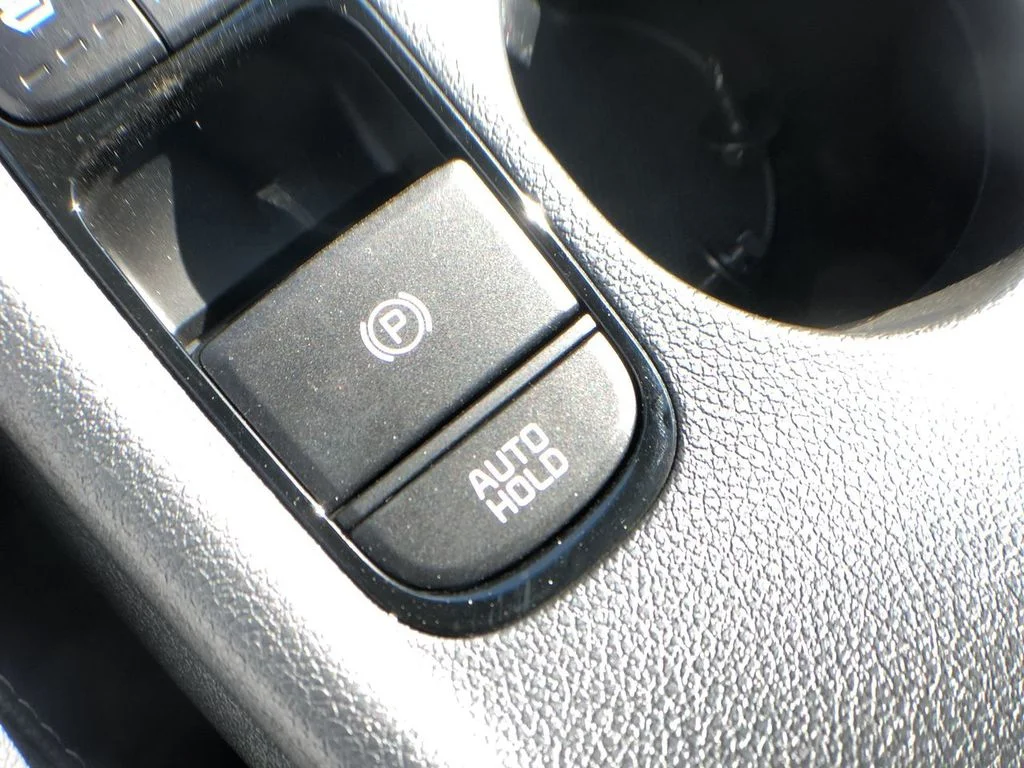 Used 2022 White Kia EX Premium image 36