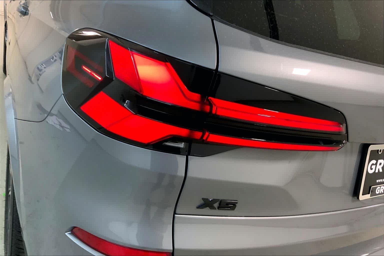 New 2026 Skyscraper Grey Metallic BMW M60i image 15