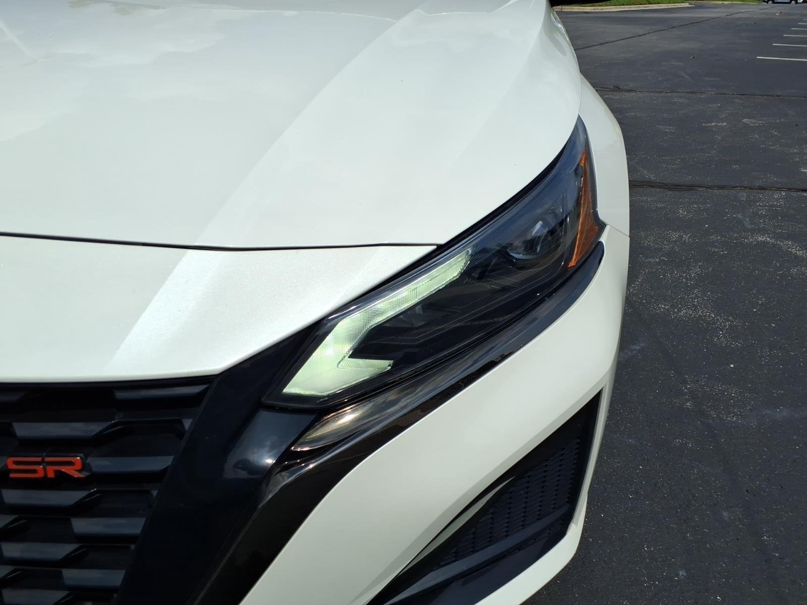 Used 2023 Pearl White Tricoat Nissan 2.5 SR image 17