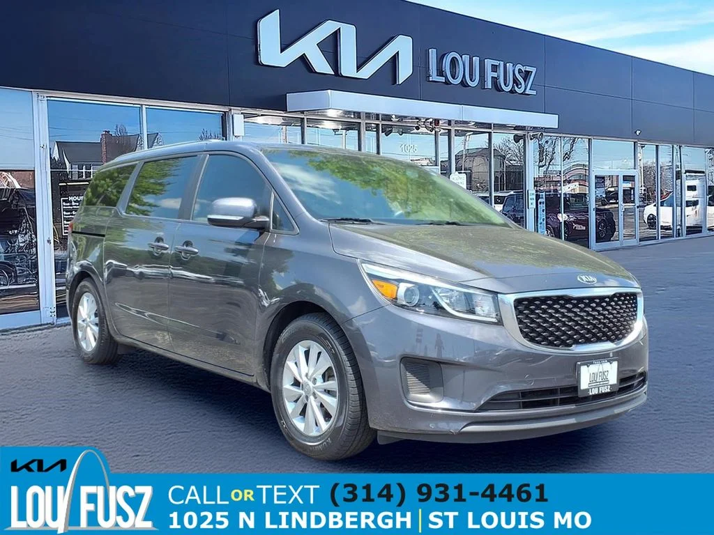 2016 Kia Sedona LX's photo