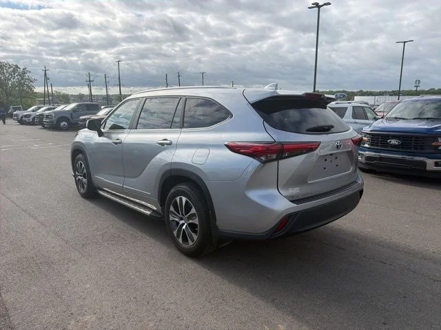Used 2023 Silver Toyota XLE image 2