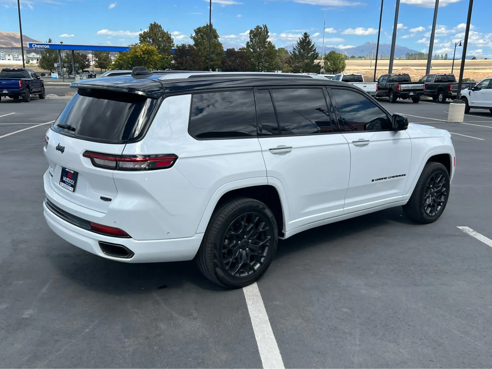 Used 2023 Bright White Clearcoat Jeep Summit image 7