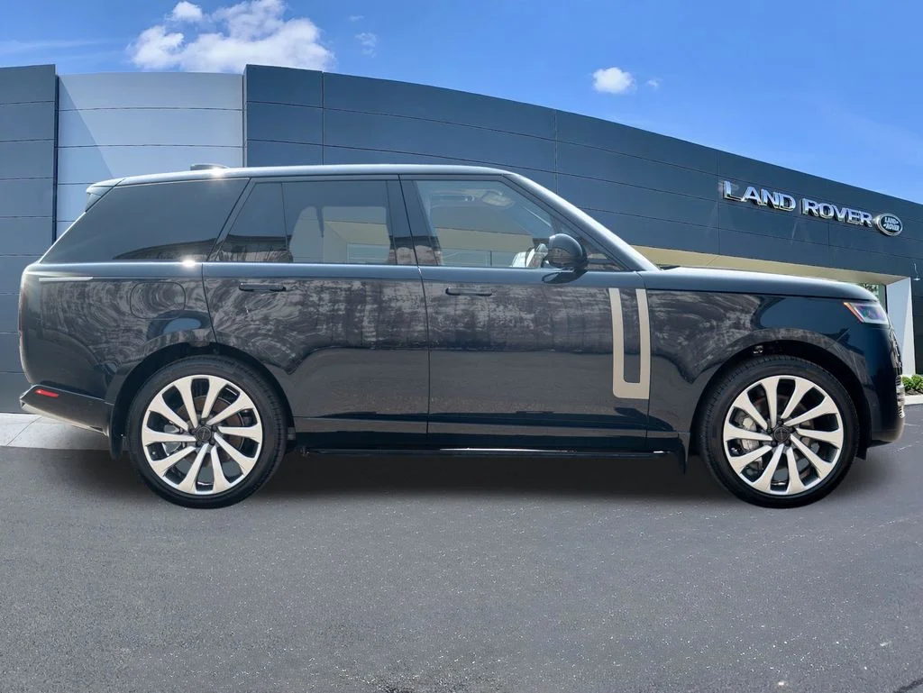 Certified Used 2026  Land Rover SE image 8