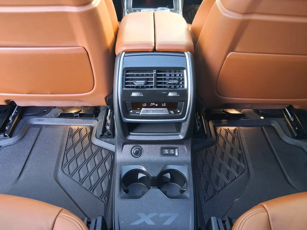Used 2025 Gray BMW M60i image 28